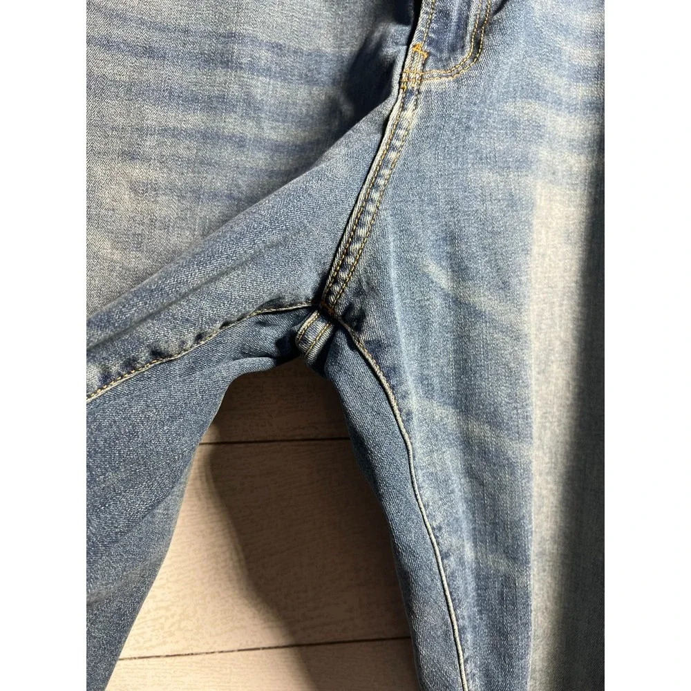 Lucky Brand Mens Denim Jeans Size 42x32 Medium Wash Stretch Straight Leg 7M12408